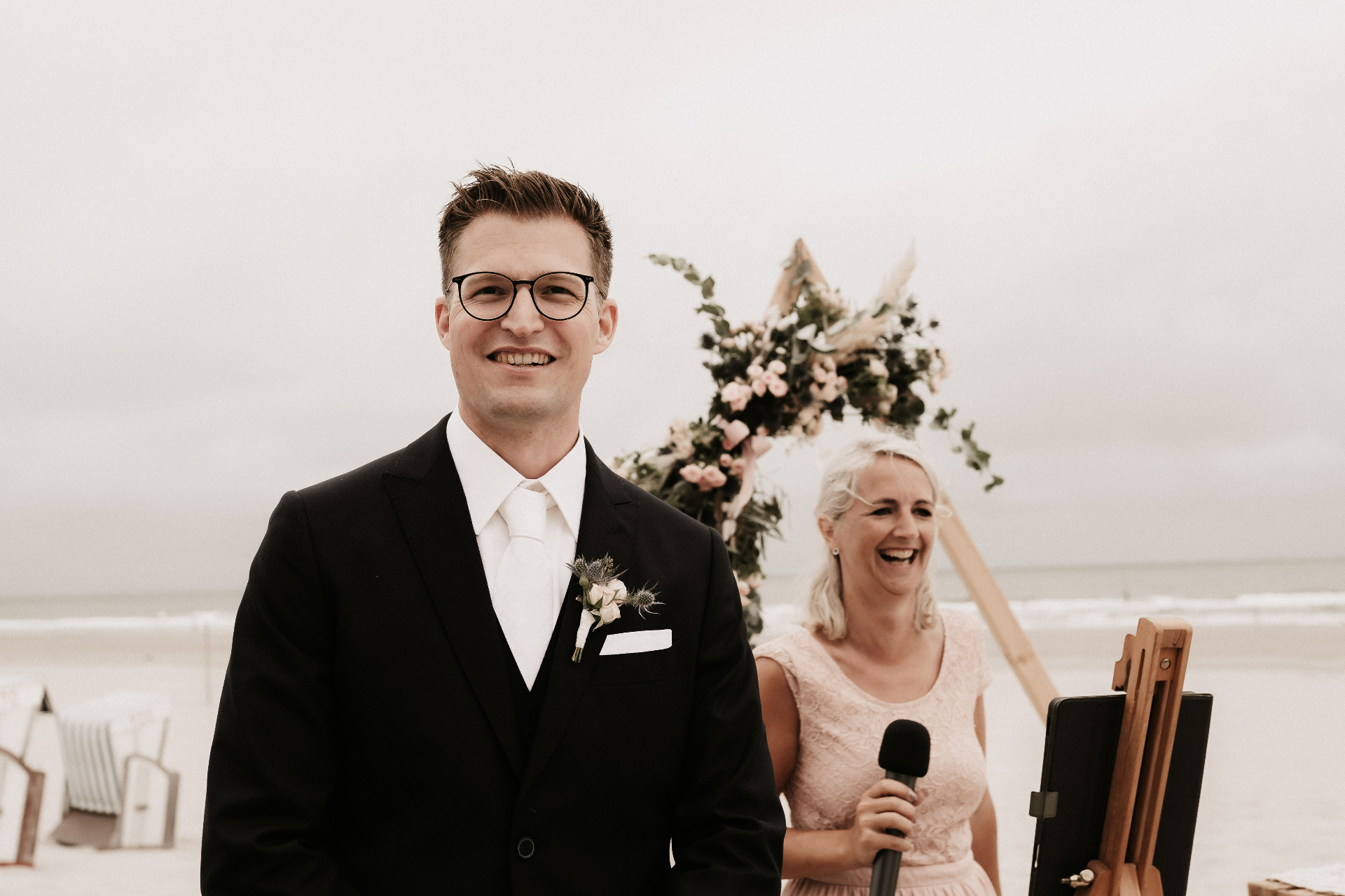 Hochzeitsmoment mit Brautpaar