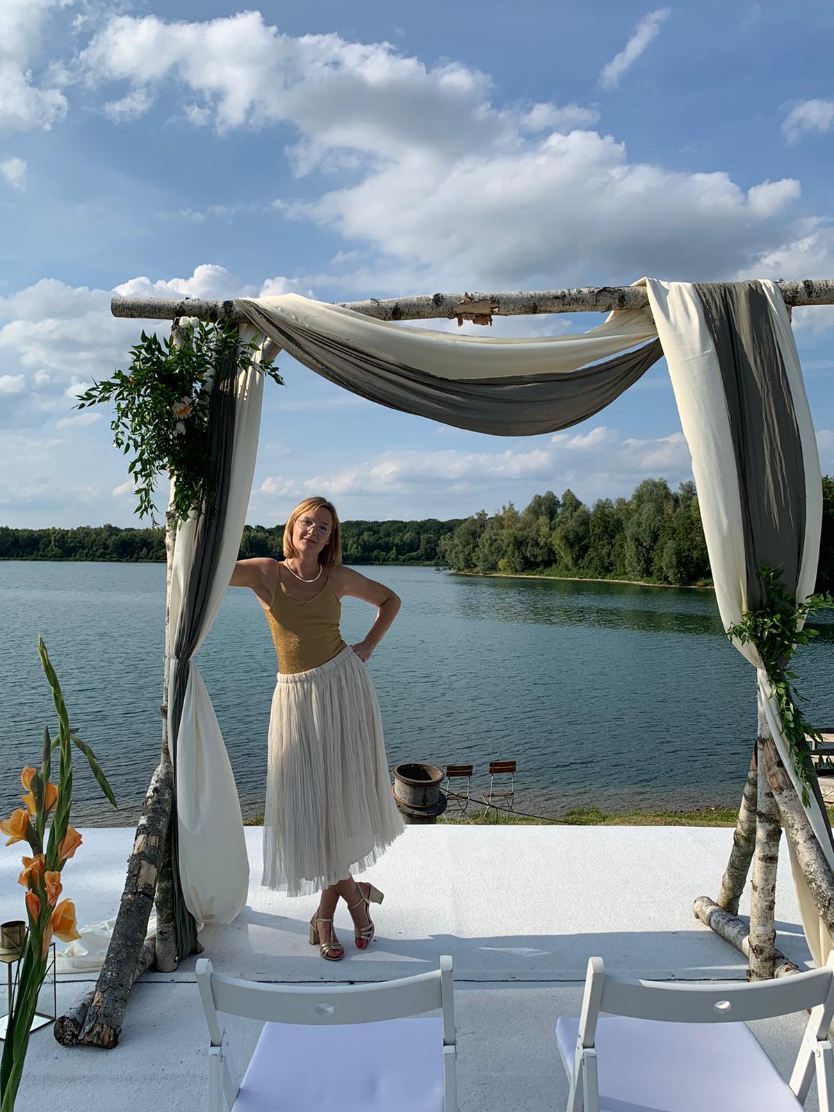 Sandra - erfolgreiche Absolventin der Trauredner-Ausbildung